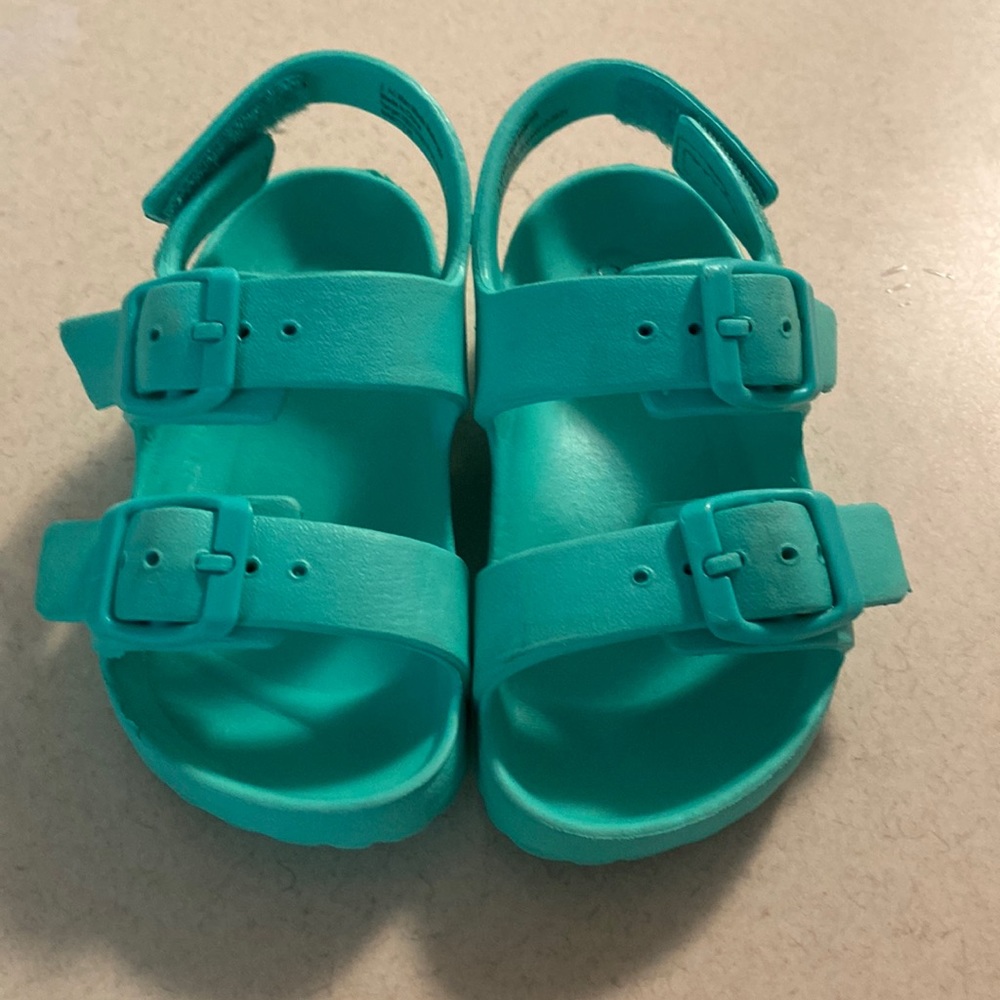 Cat & Jack toddler size 6 sandals